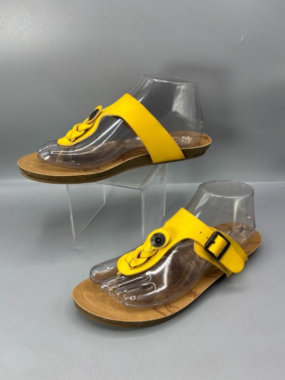 Blowfish Malibu Flip Flop Sandals Womens 8 Yellow Flat Heel Thong Casual Slip On